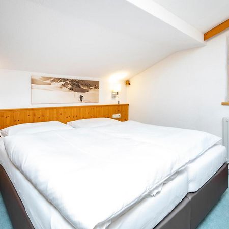 Haus Christaldo Bed & Breakfast Sankt Anton am Arlberg Dış mekan fotoğraf