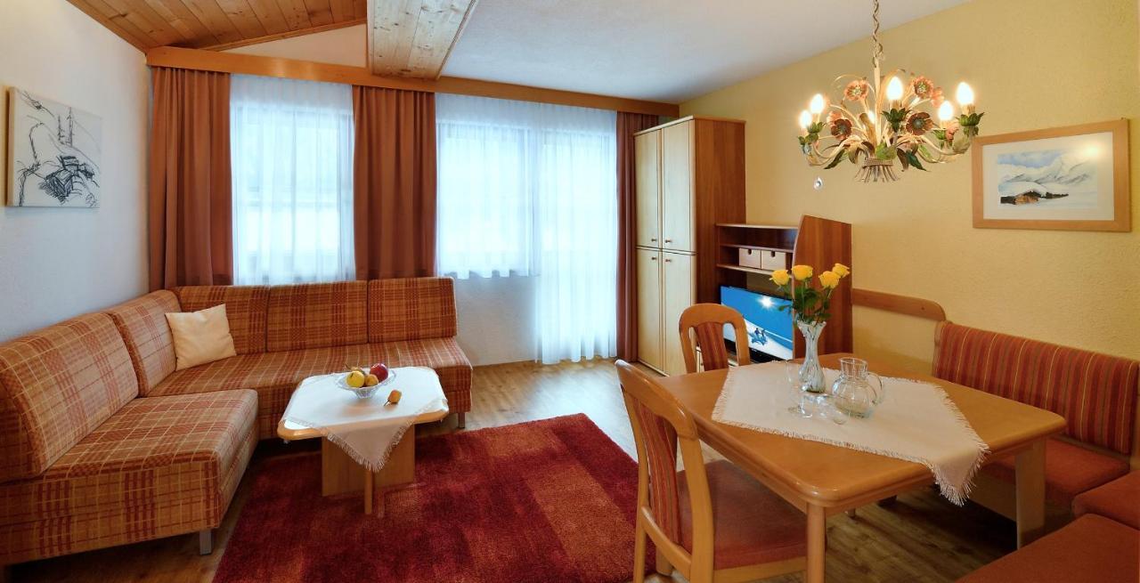 Haus Christaldo Bed & Breakfast Sankt Anton am Arlberg Dış mekan fotoğraf