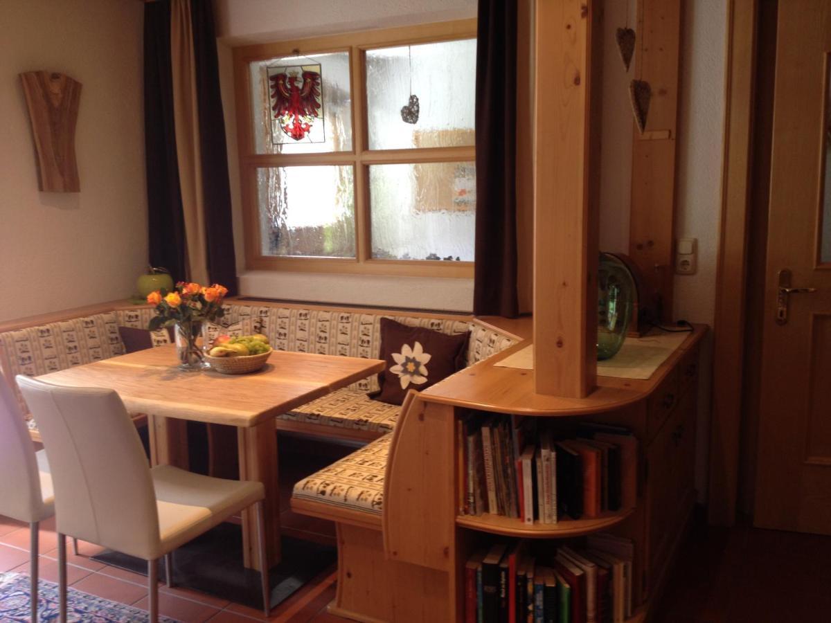 Haus Christaldo Bed & Breakfast Sankt Anton am Arlberg Dış mekan fotoğraf