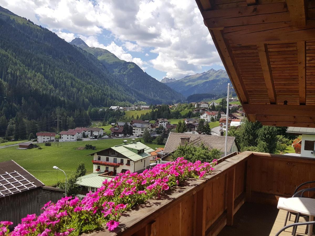 Haus Christaldo Bed & Breakfast Sankt Anton am Arlberg Dış mekan fotoğraf
