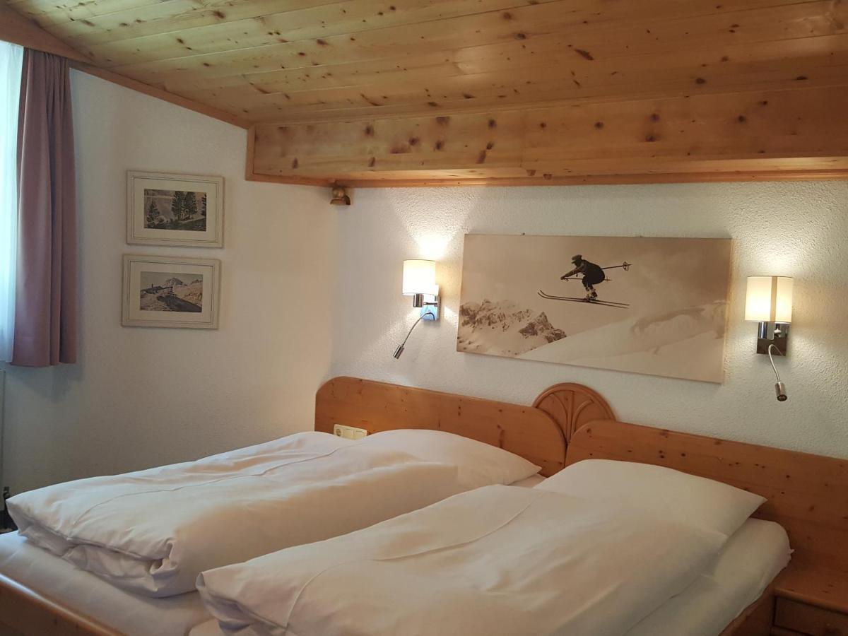 Haus Christaldo Bed & Breakfast Sankt Anton am Arlberg Dış mekan fotoğraf
