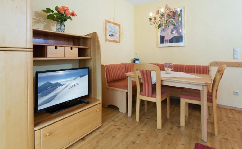 Haus Christaldo Bed & Breakfast Sankt Anton am Arlberg Dış mekan fotoğraf