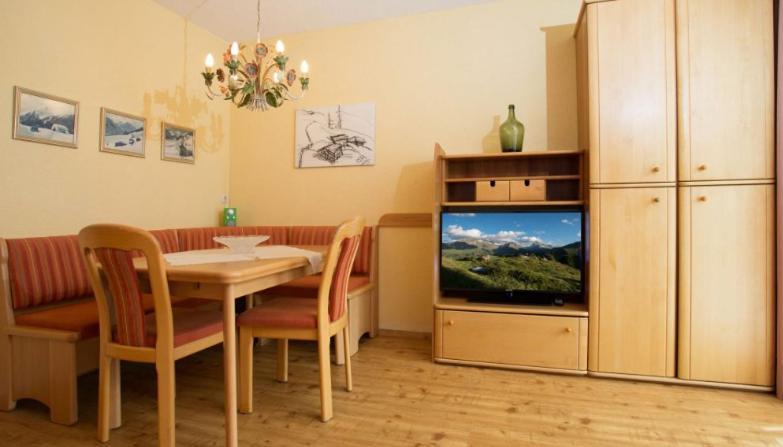 Haus Christaldo Bed & Breakfast Sankt Anton am Arlberg Dış mekan fotoğraf