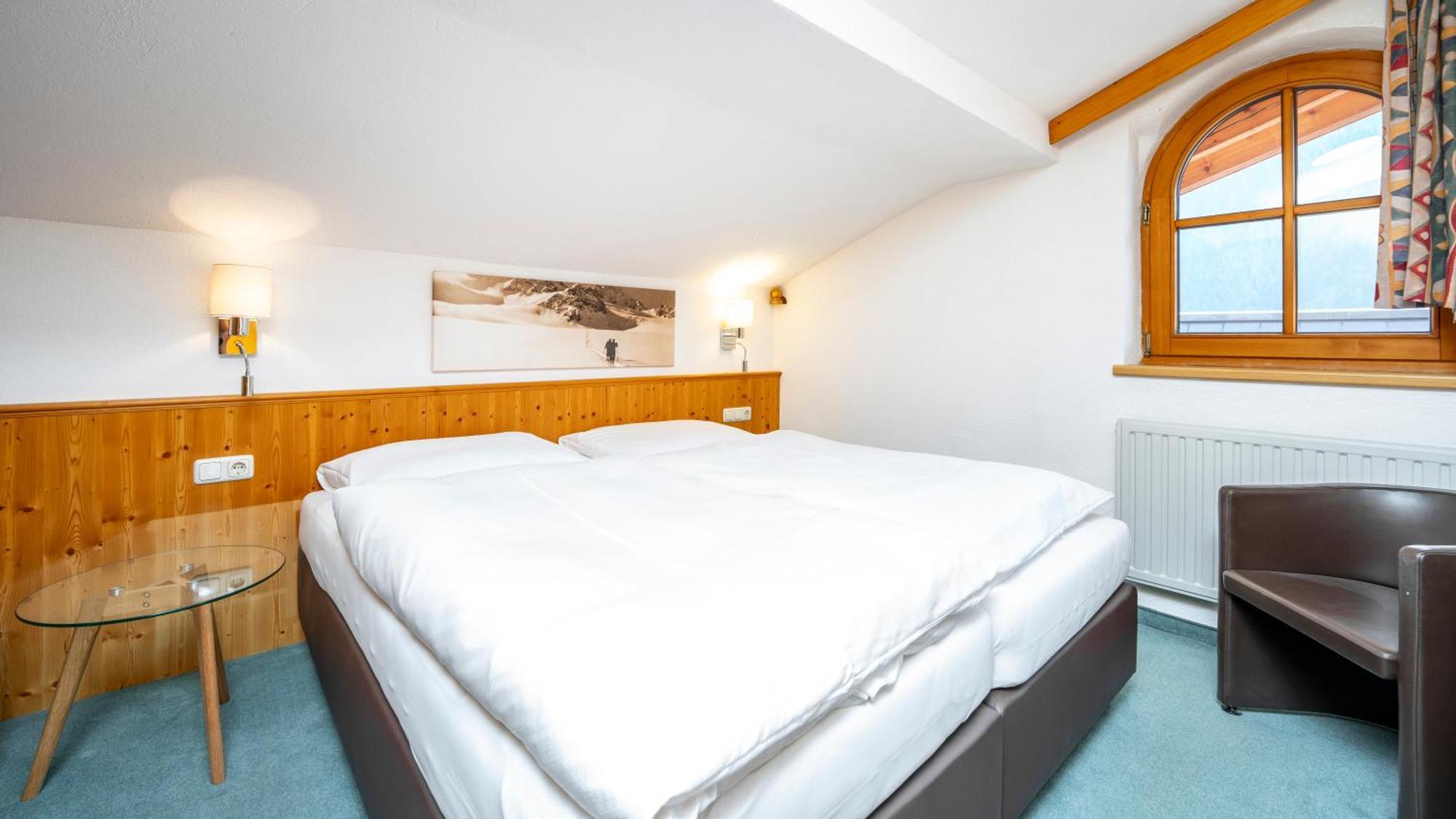 Haus Christaldo Bed & Breakfast Sankt Anton am Arlberg Dış mekan fotoğraf